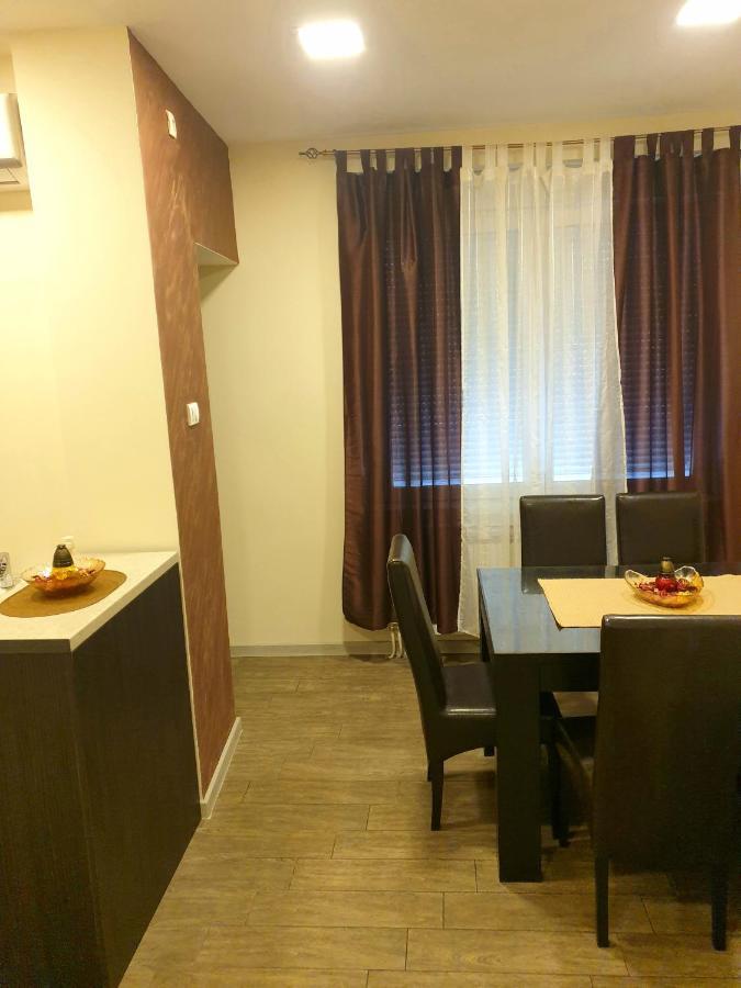 Ceca Apartman Ni Buitenkant foto