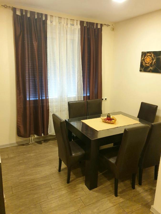 Ceca Apartman Ni Buitenkant foto