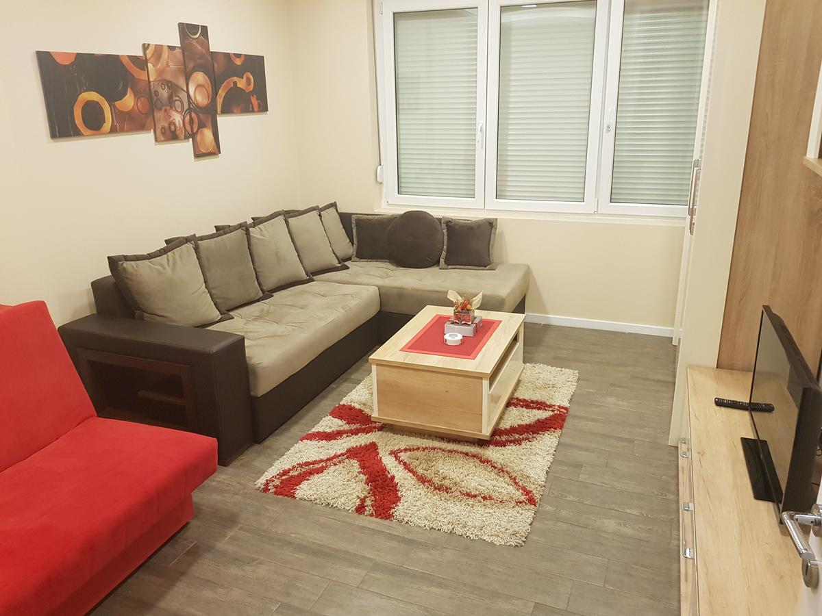 Ceca Apartman Ni Buitenkant foto