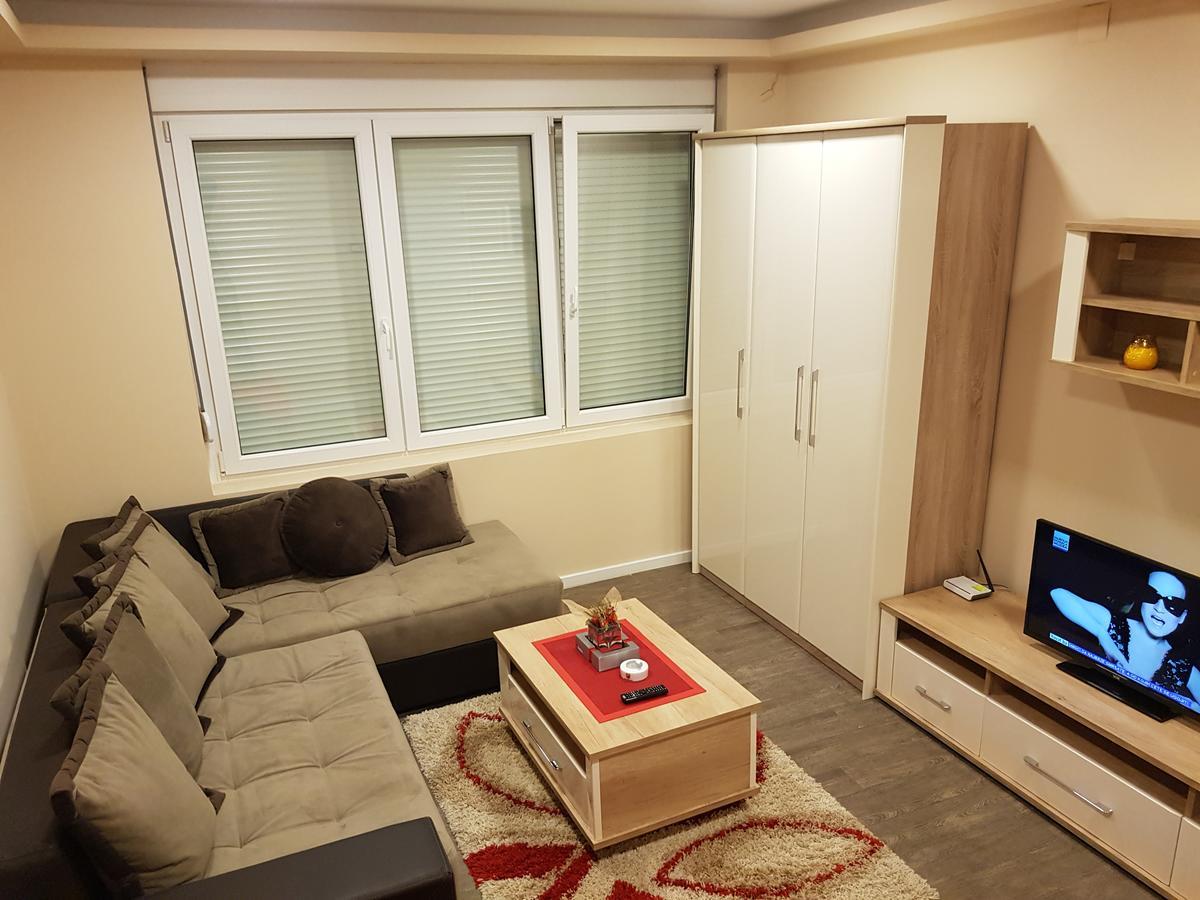 Ceca Apartman Ni Buitenkant foto