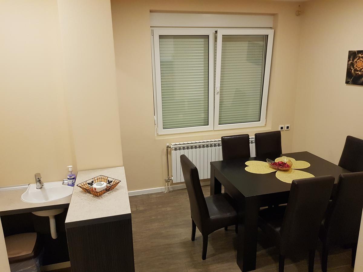 Ceca Apartman Ni Buitenkant foto