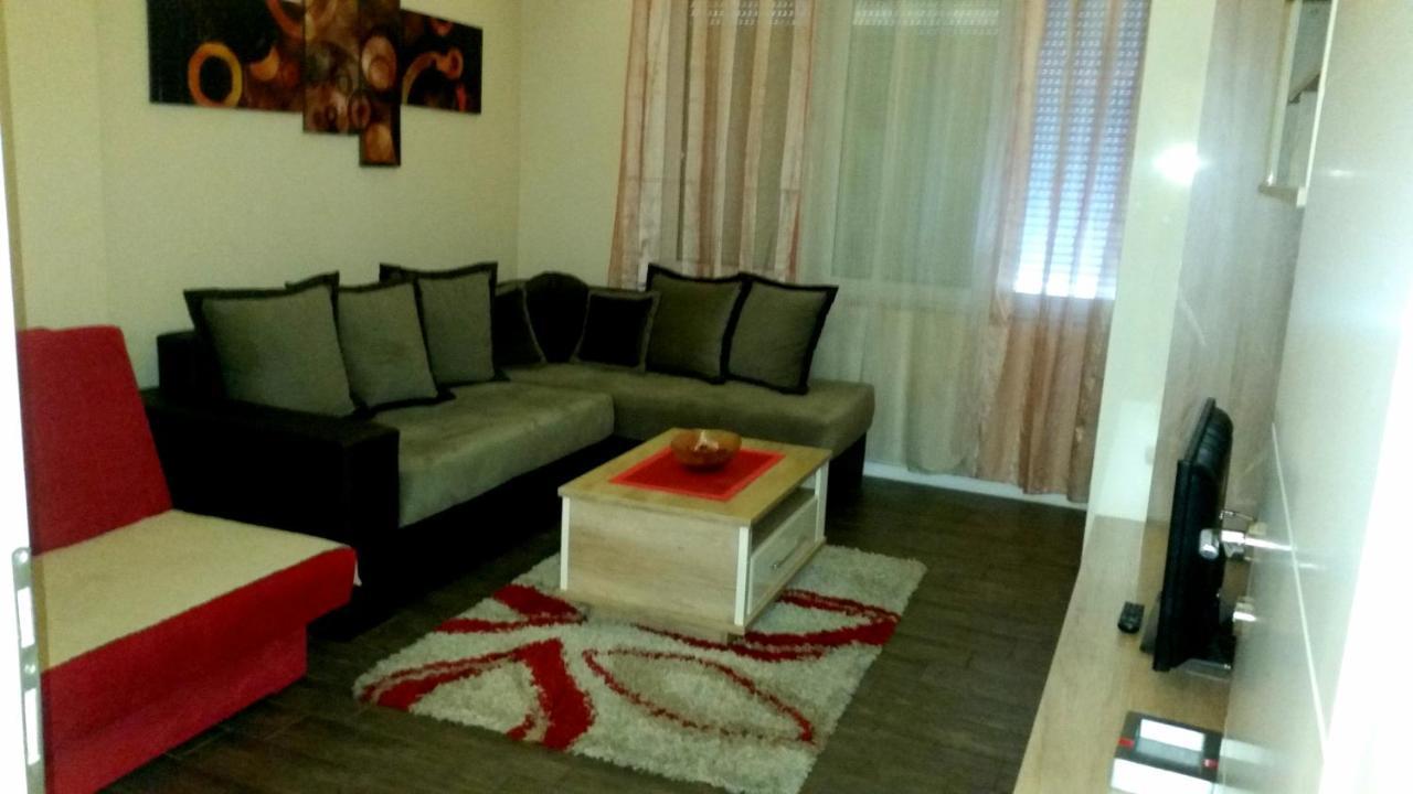 Ceca Apartman Ni Buitenkant foto