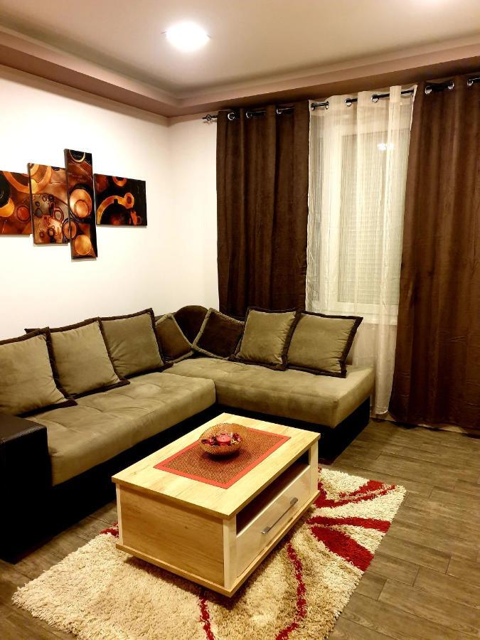 Ceca Apartman Ni Buitenkant foto